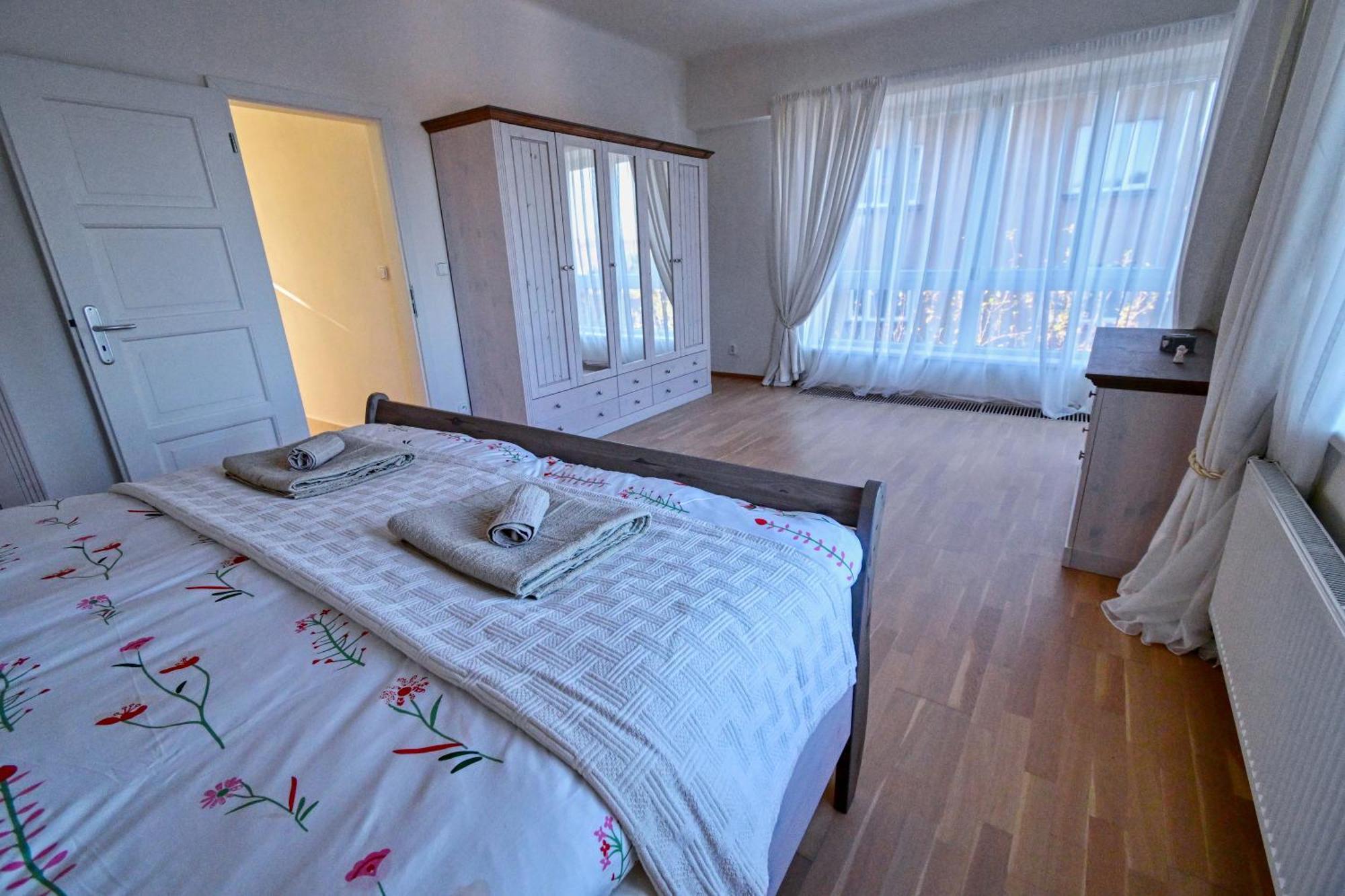 Veleslavin Vila *